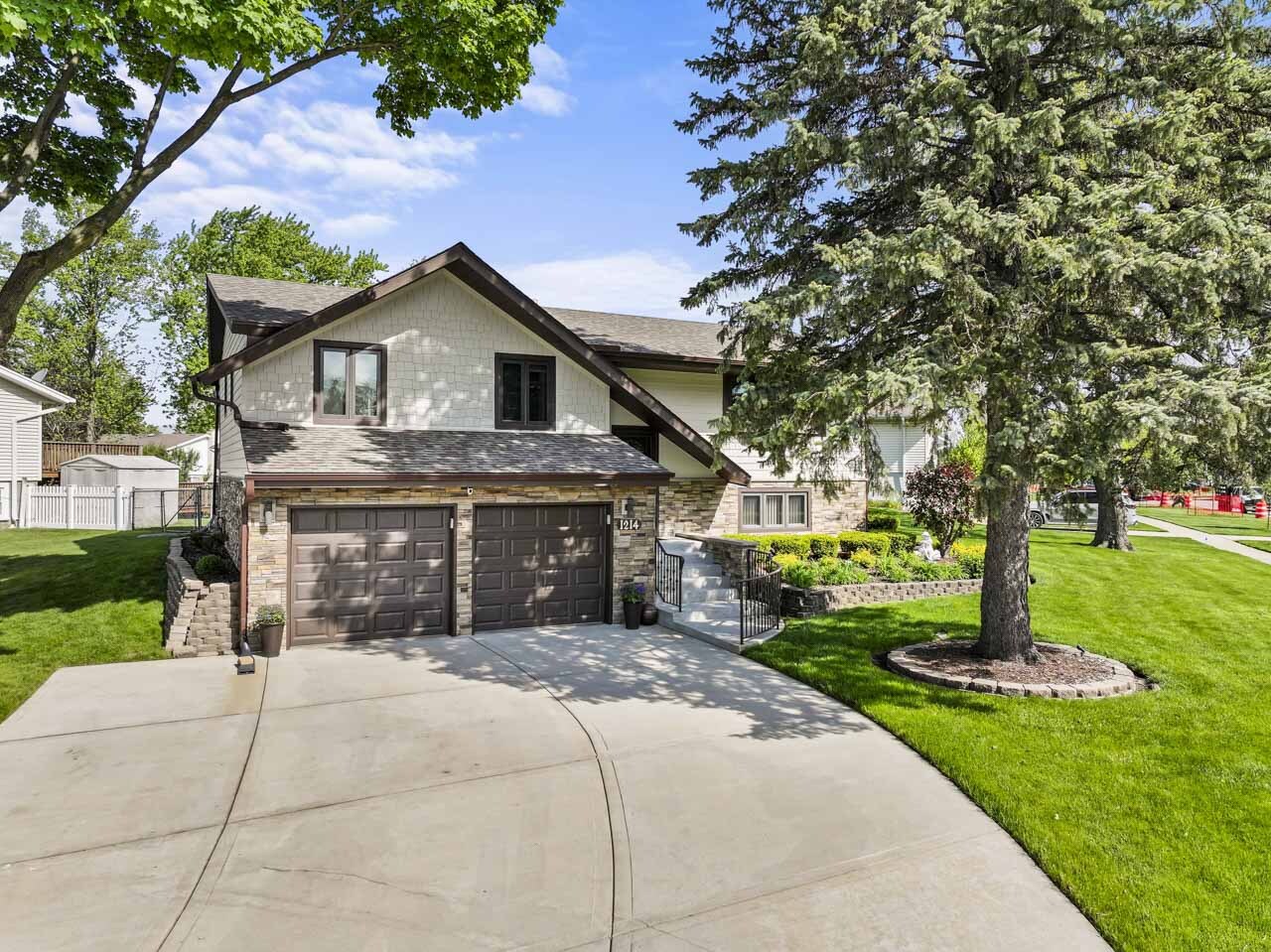 1214 Milton Lane, Schaumburg, IL 60193