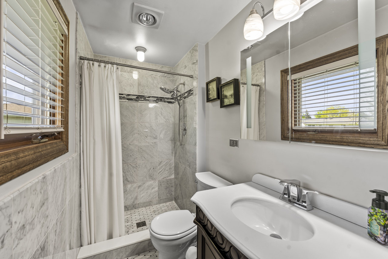1214 Milton Lane, Schaumburg, IL 60193
