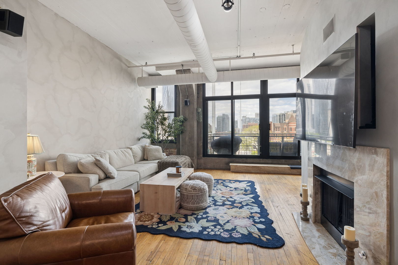 728 W Jackson Boulevard #302, Chicago, IL 60661