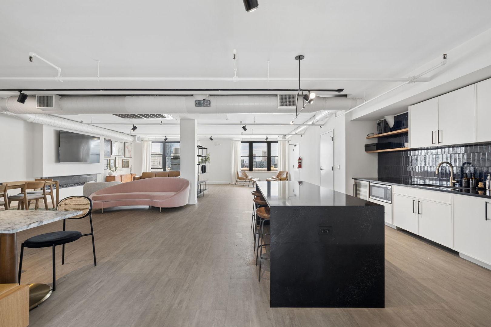 728 W Jackson Boulevard #302, Chicago, IL 60661