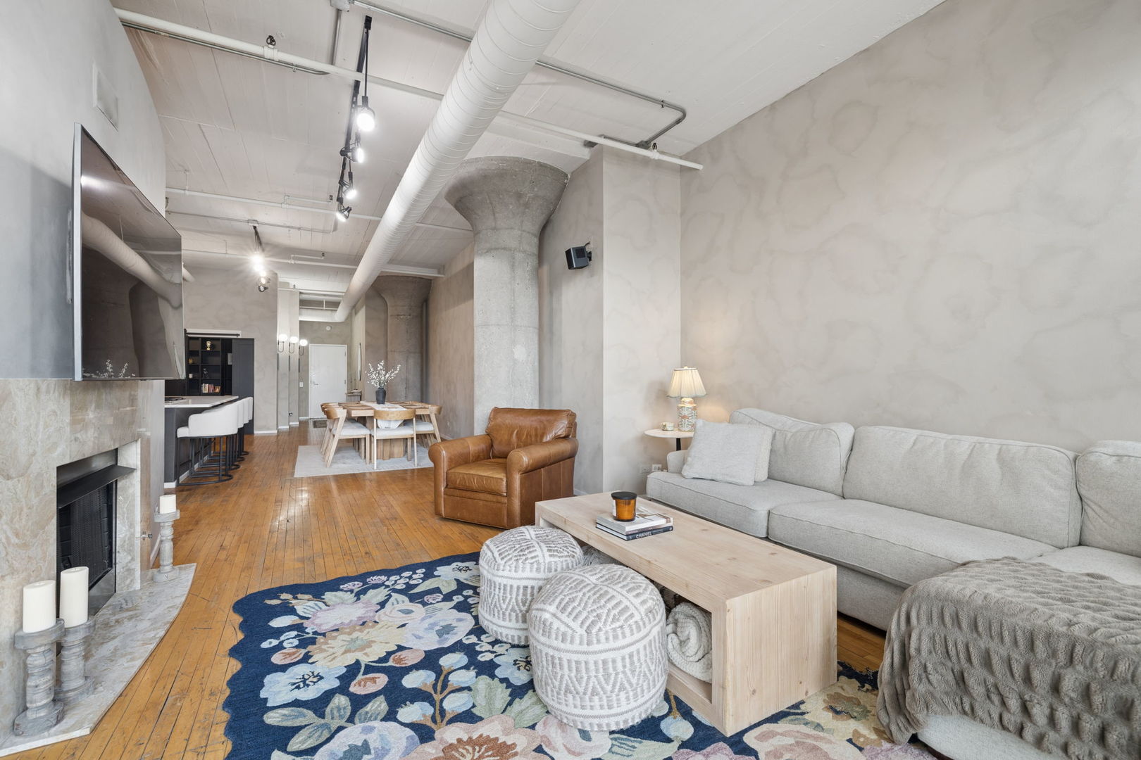 728 W Jackson Boulevard #302, Chicago, IL 60661