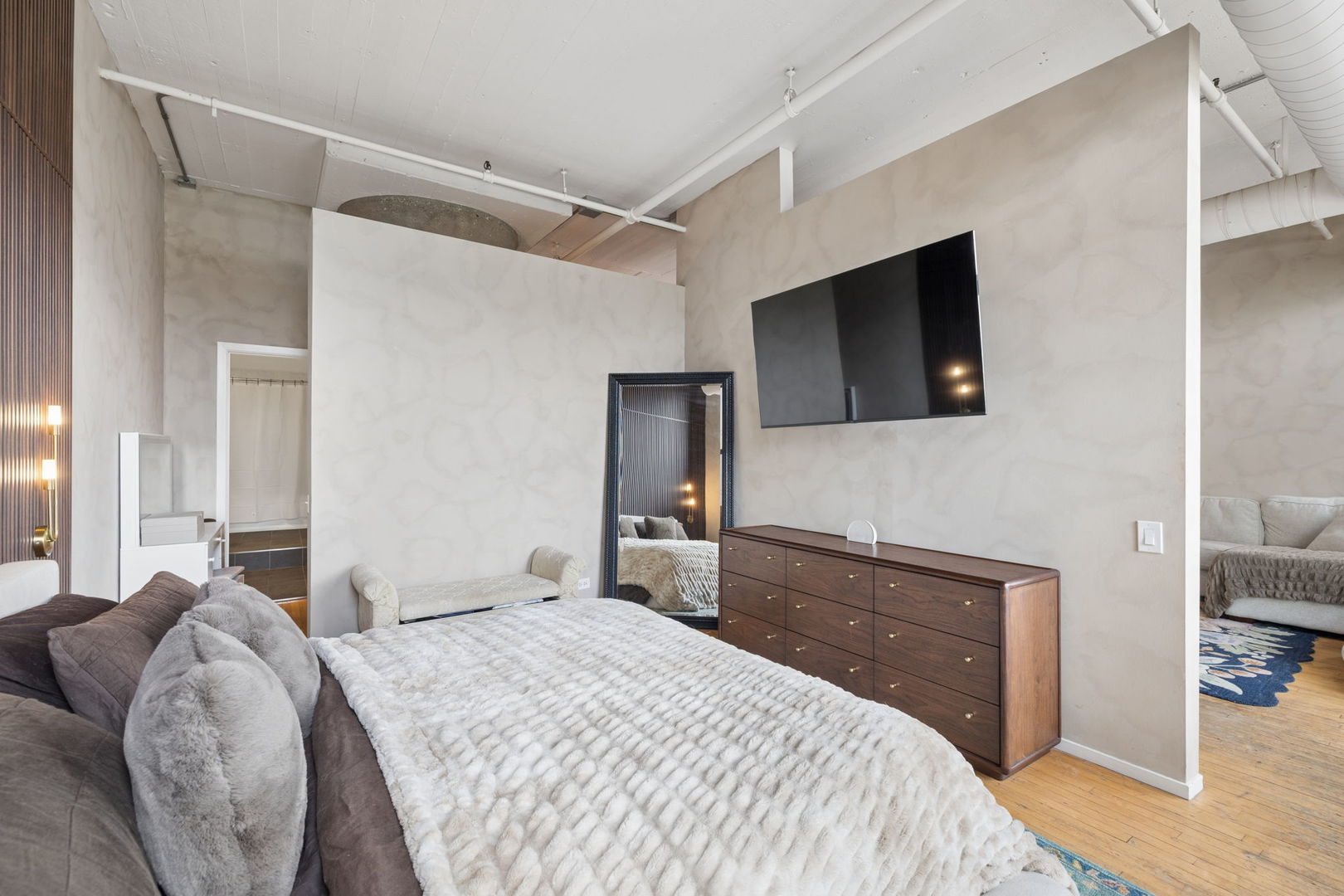 728 W Jackson Boulevard #302, Chicago, IL 60661