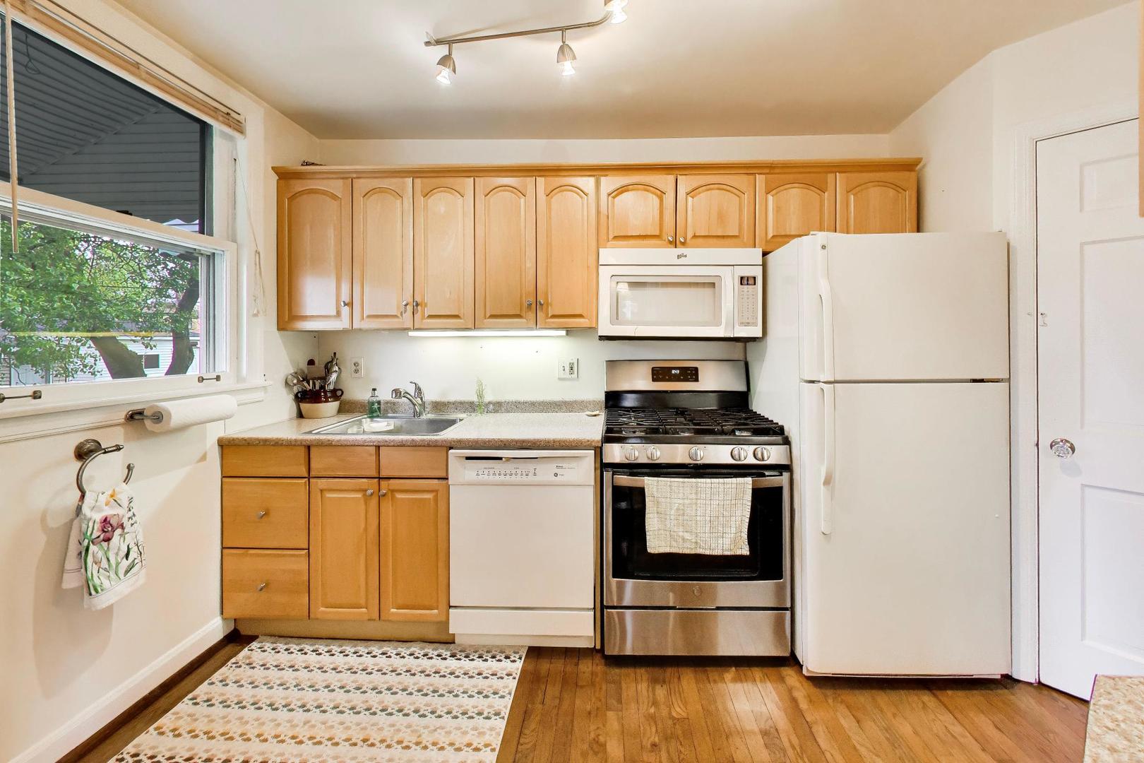 6436 N Oketo Avenue, Chicago, IL 60631