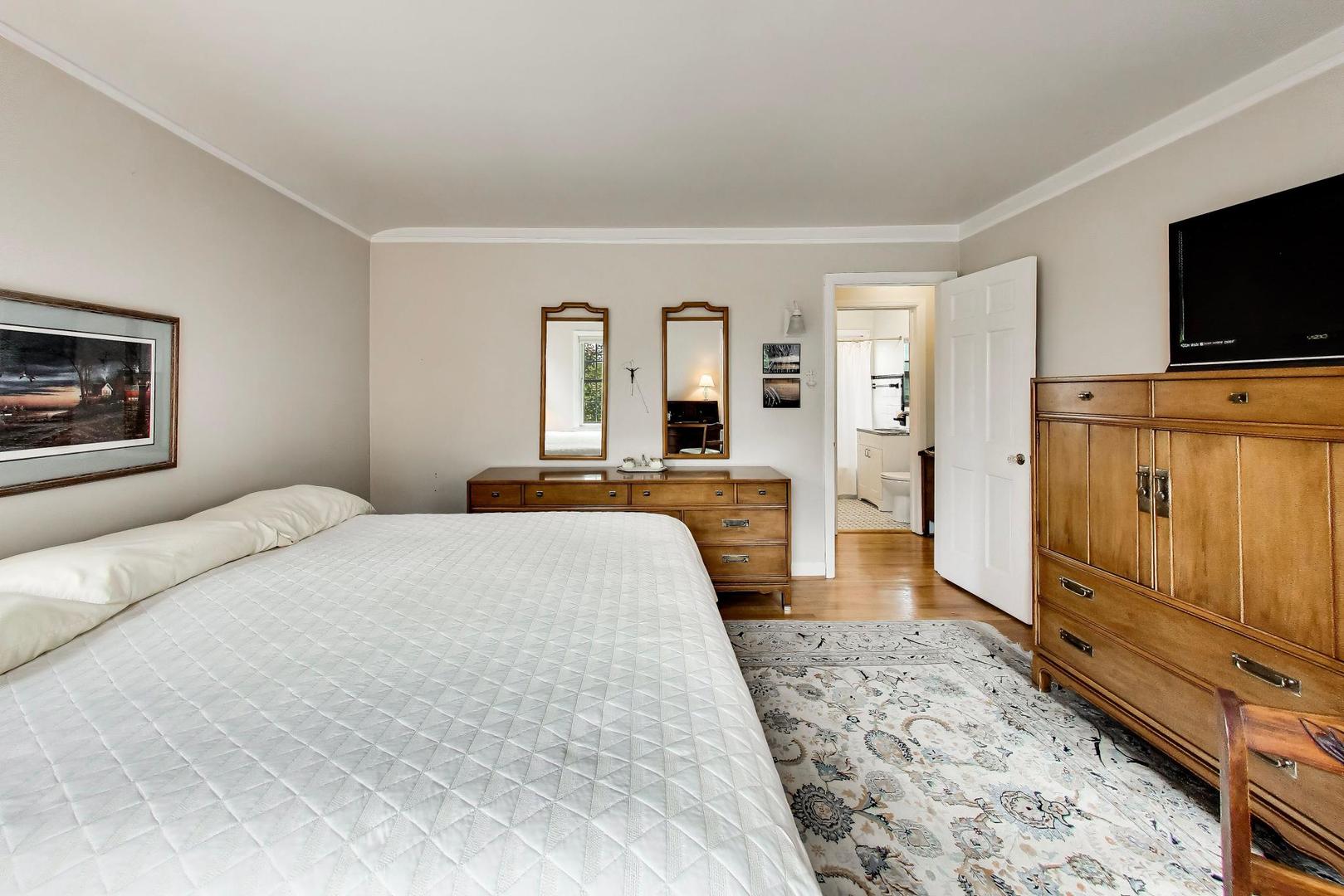 6436 N Oketo Avenue, Chicago, IL 60631