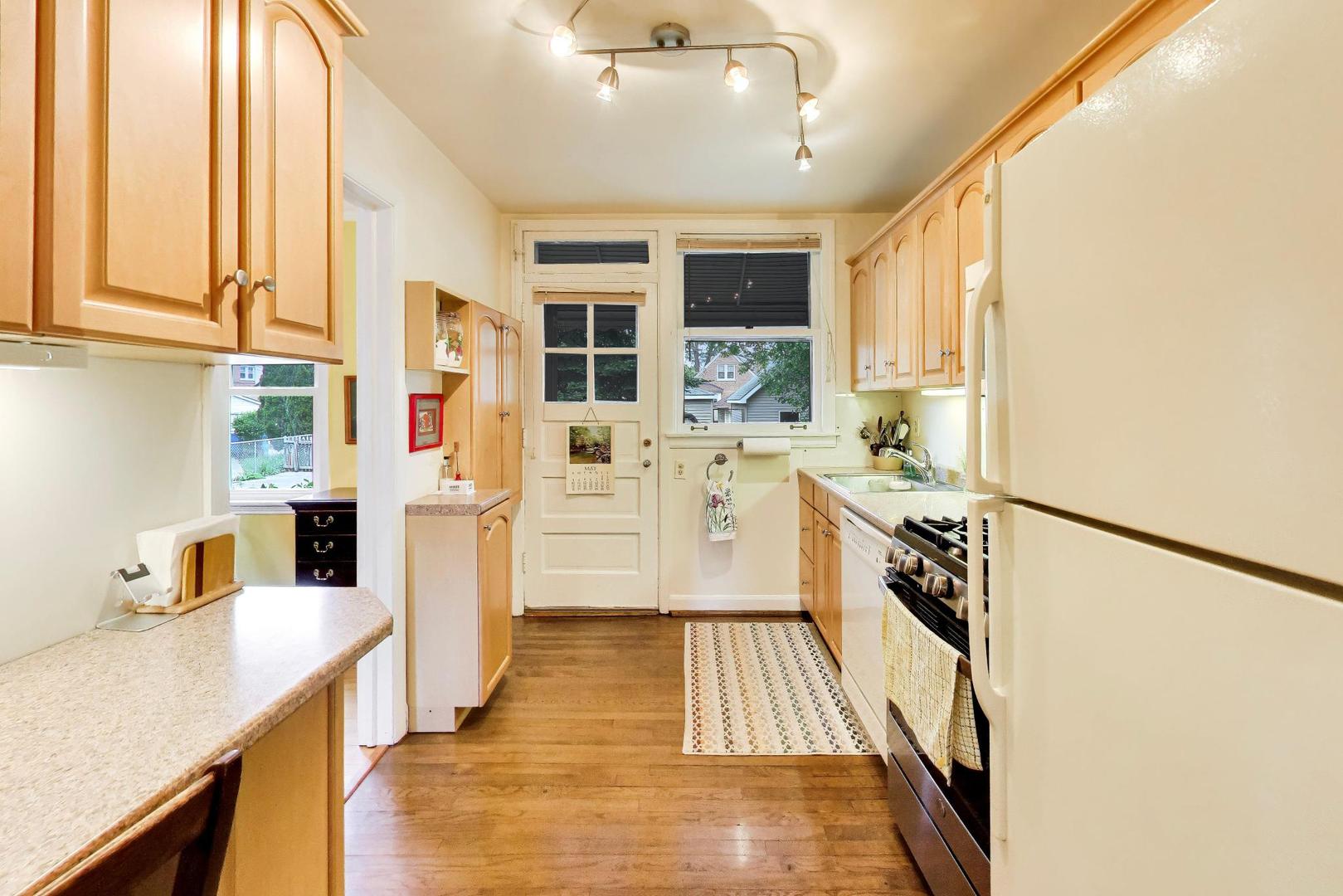 6436 N Oketo Avenue, Chicago, IL 60631