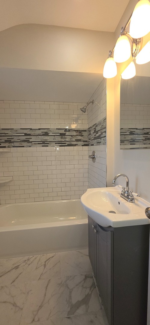 10118 S Luella Avenue, Chicago, IL 60617