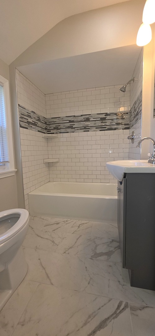 10118 S Luella Avenue, Chicago, IL 60617