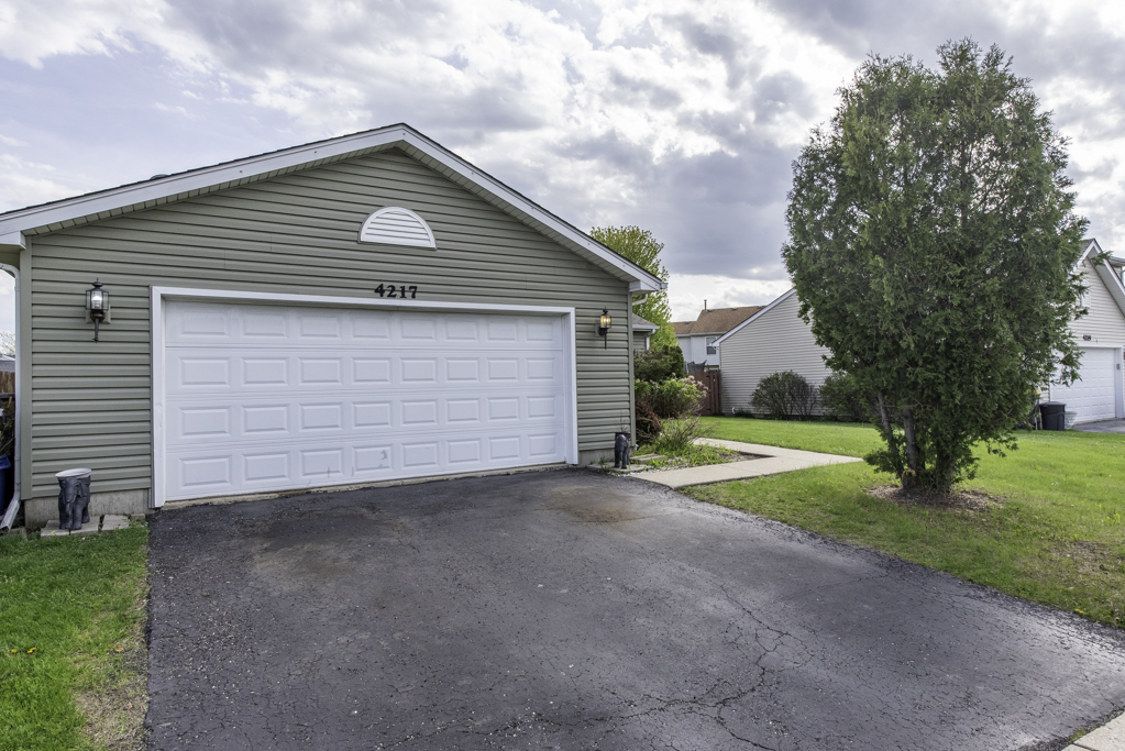 4217 Jay Drive, Zion, IL 60099
