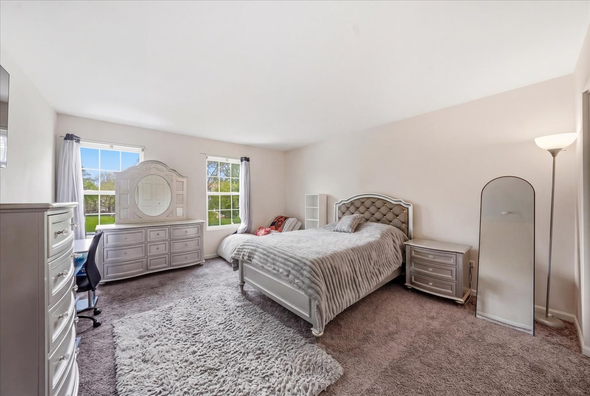 3800 Thoroughbred Lane, Joliet, IL 60435