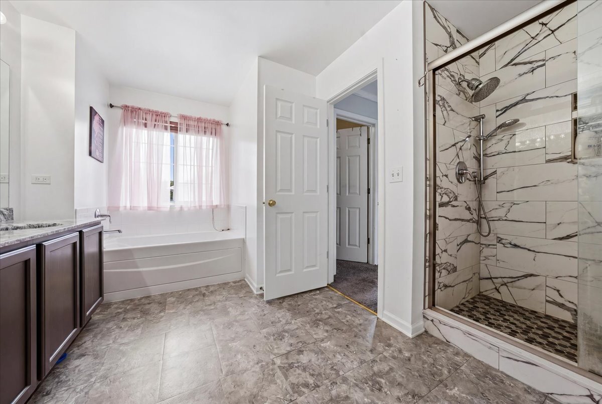 3800 Thoroughbred Lane, Joliet, IL 60435