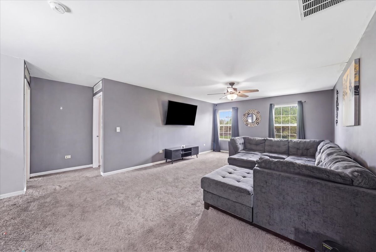 3800 Thoroughbred Lane, Joliet, IL 60435