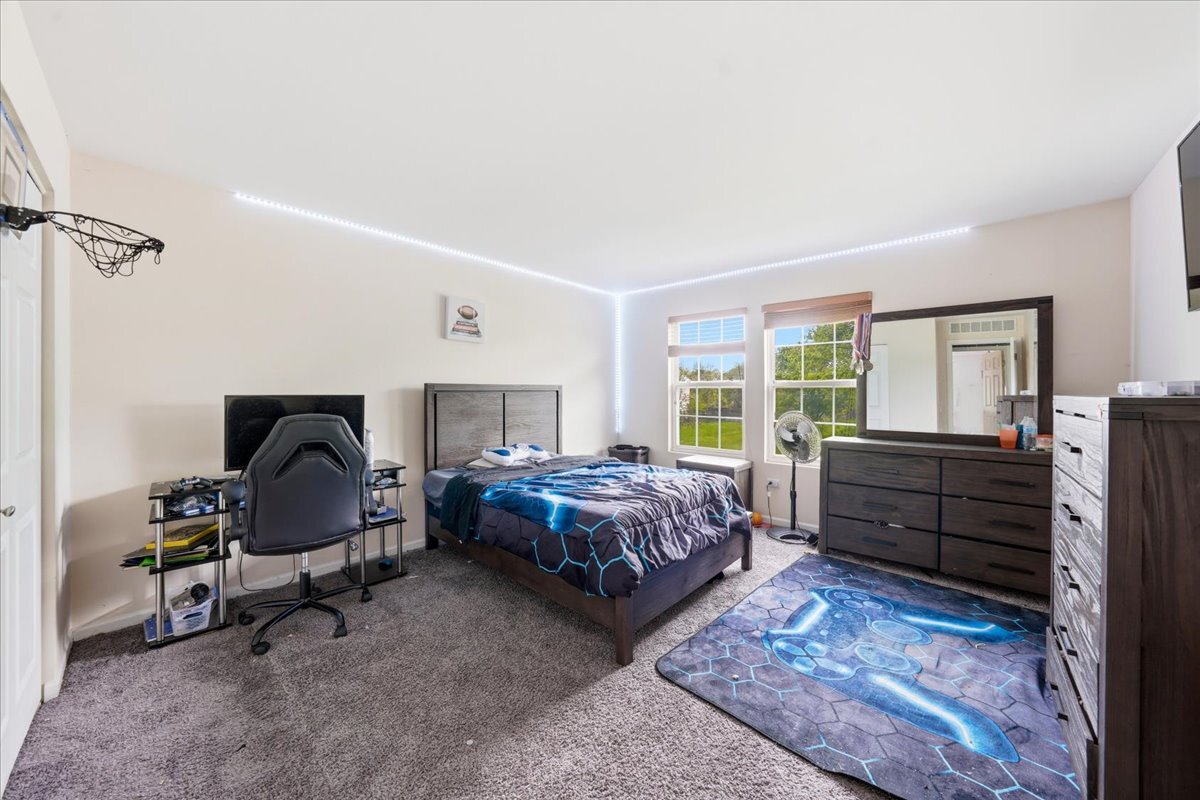 3800 Thoroughbred Lane, Joliet, IL 60435