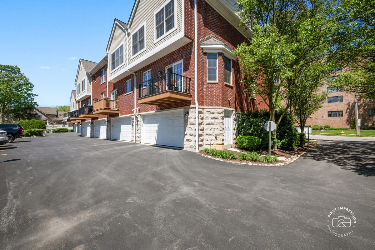 1127 Gilbert Avenue #1127, Downers Grove, IL 60515