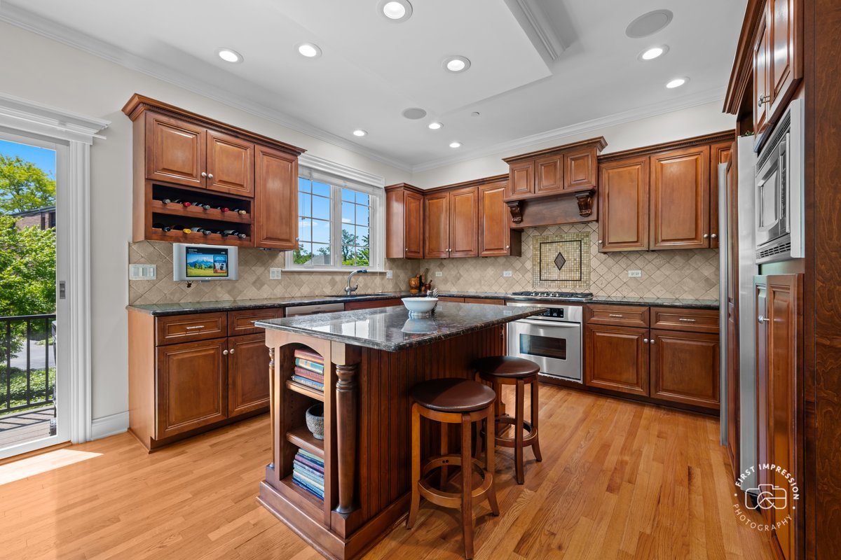 1127 Gilbert Avenue #1127, Downers Grove, IL 60515