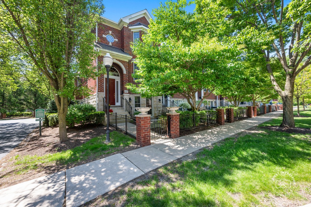 1127 Gilbert Avenue #1127, Downers Grove, IL 60515