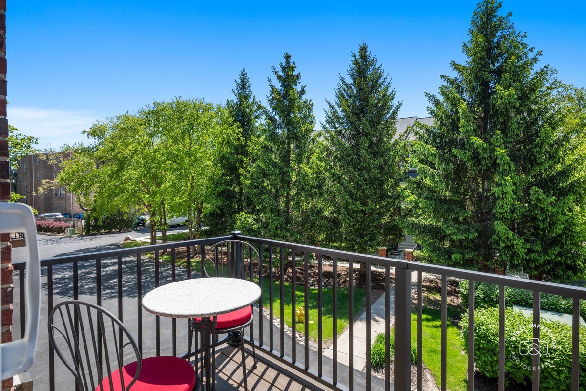 1127 Gilbert Avenue #1127, Downers Grove, IL 60515