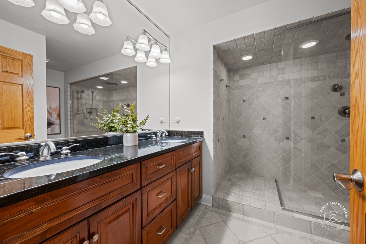 1127 Gilbert Avenue #1127, Downers Grove, IL 60515