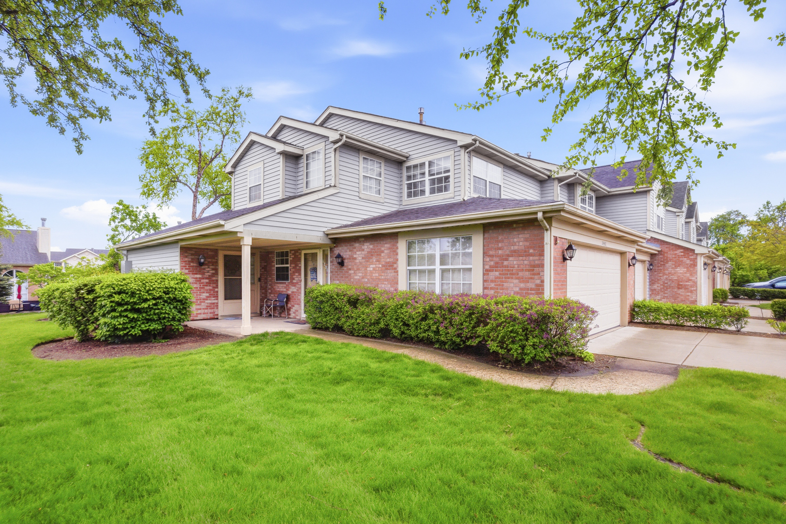 1441 GREENS Court #B, Glendale Heights, IL 60139