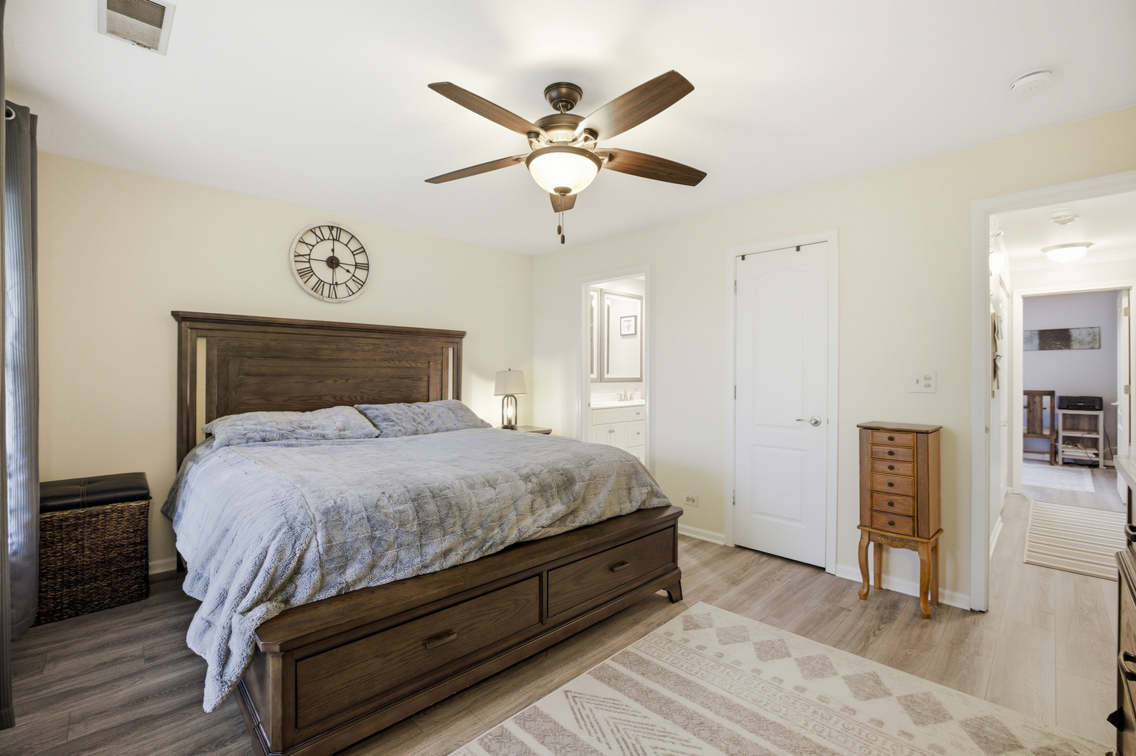 1441 GREENS Court #B, Glendale Heights, IL 60139