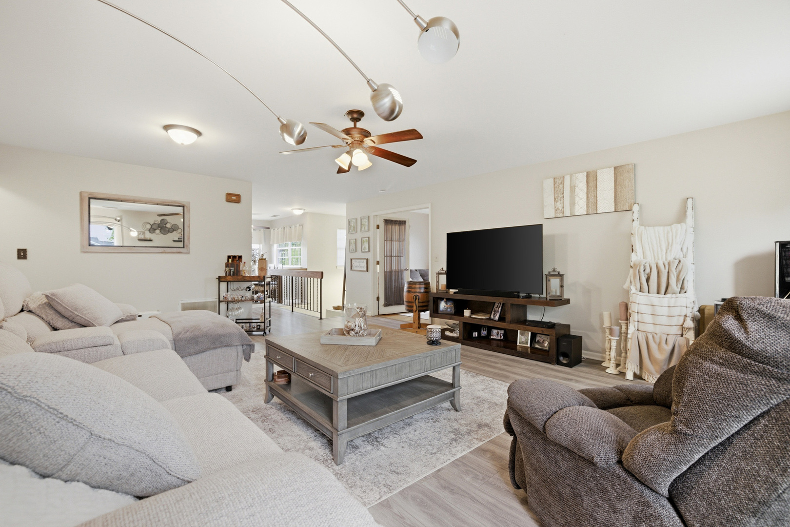 1441 GREENS Court #B, Glendale Heights, IL 60139