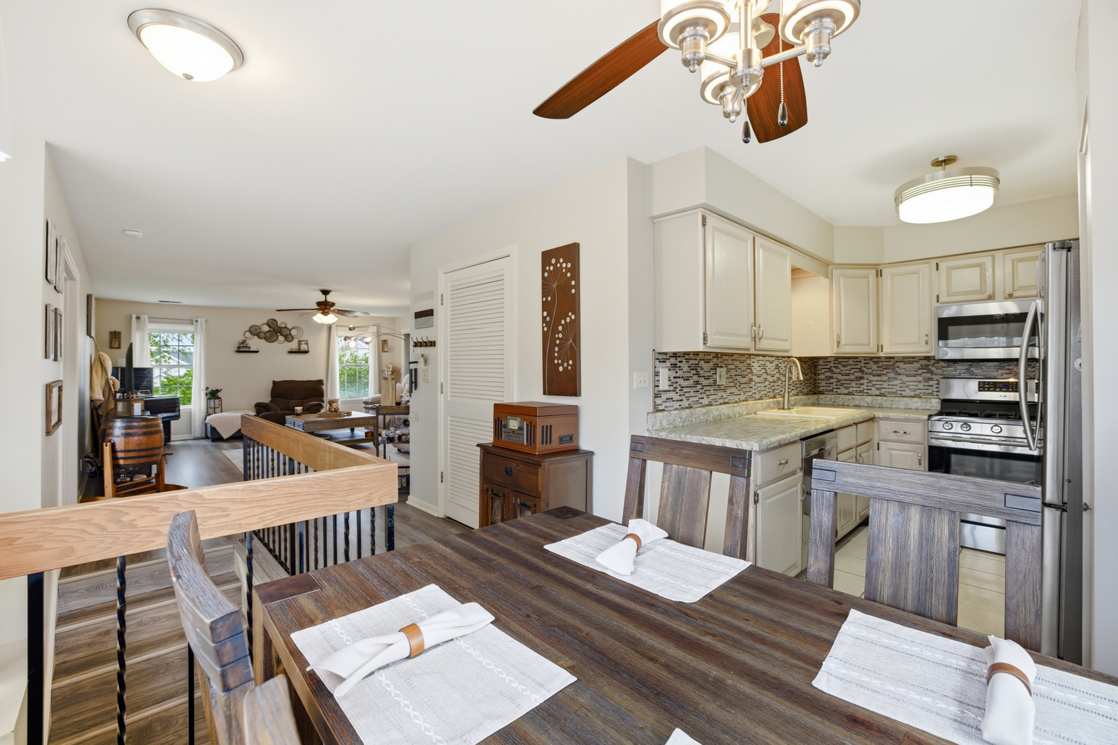 1441 GREENS Court #B, Glendale Heights, IL 60139
