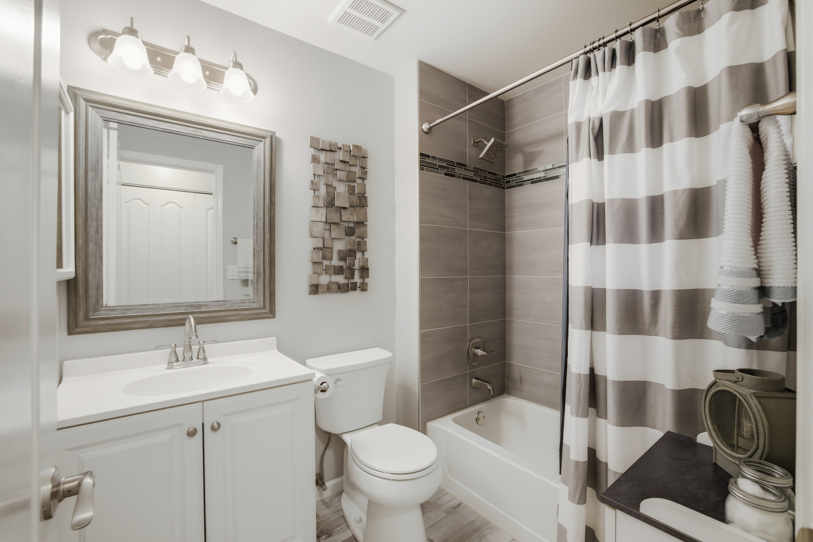 1441 GREENS Court #B, Glendale Heights, IL 60139