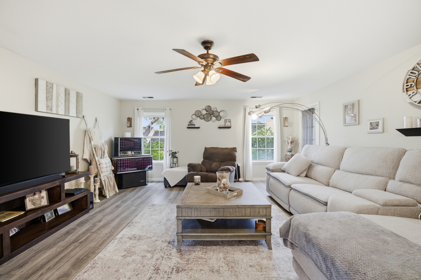 1441 GREENS Court #B, Glendale Heights, IL 60139