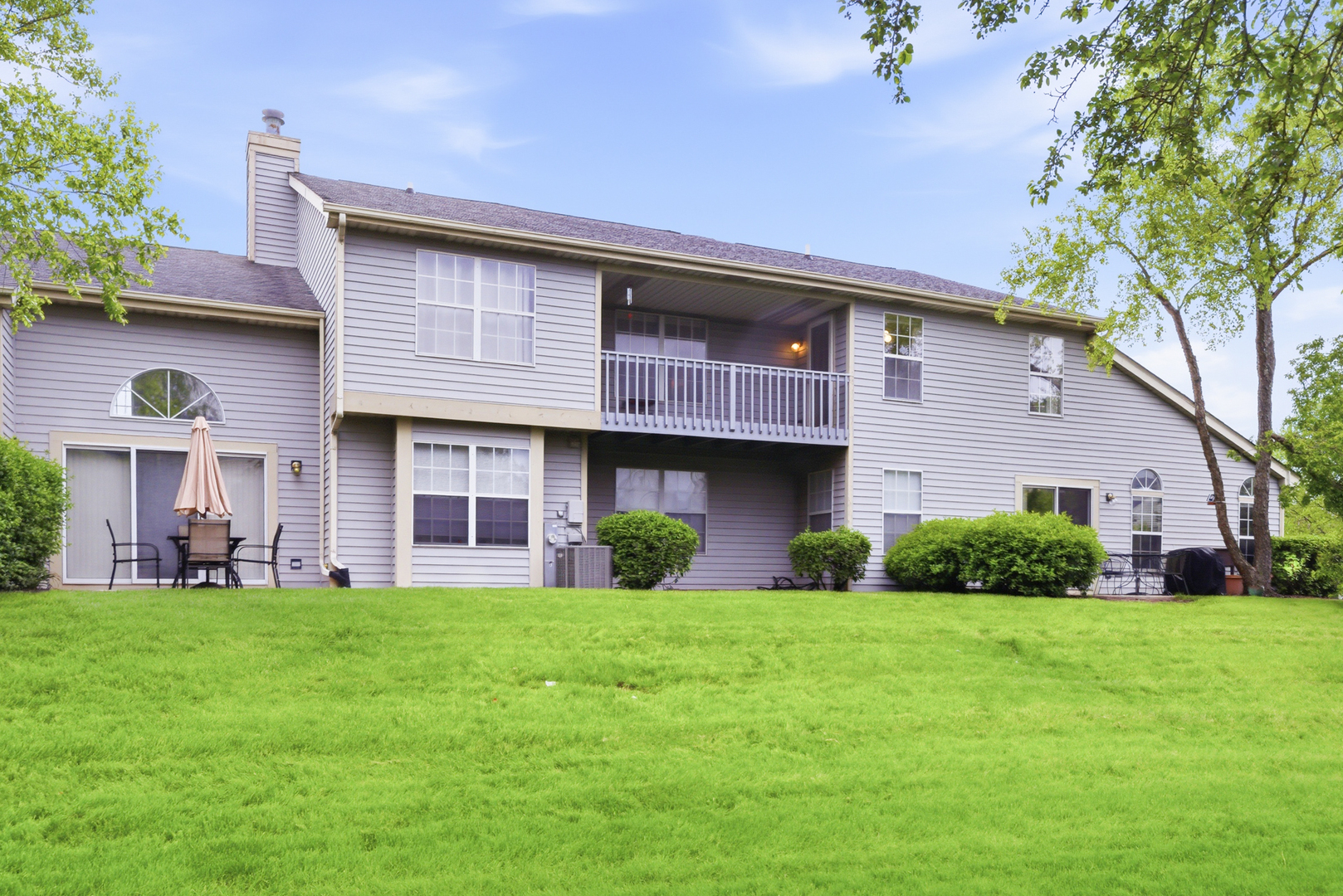 1441 GREENS Court #B, Glendale Heights, IL 60139