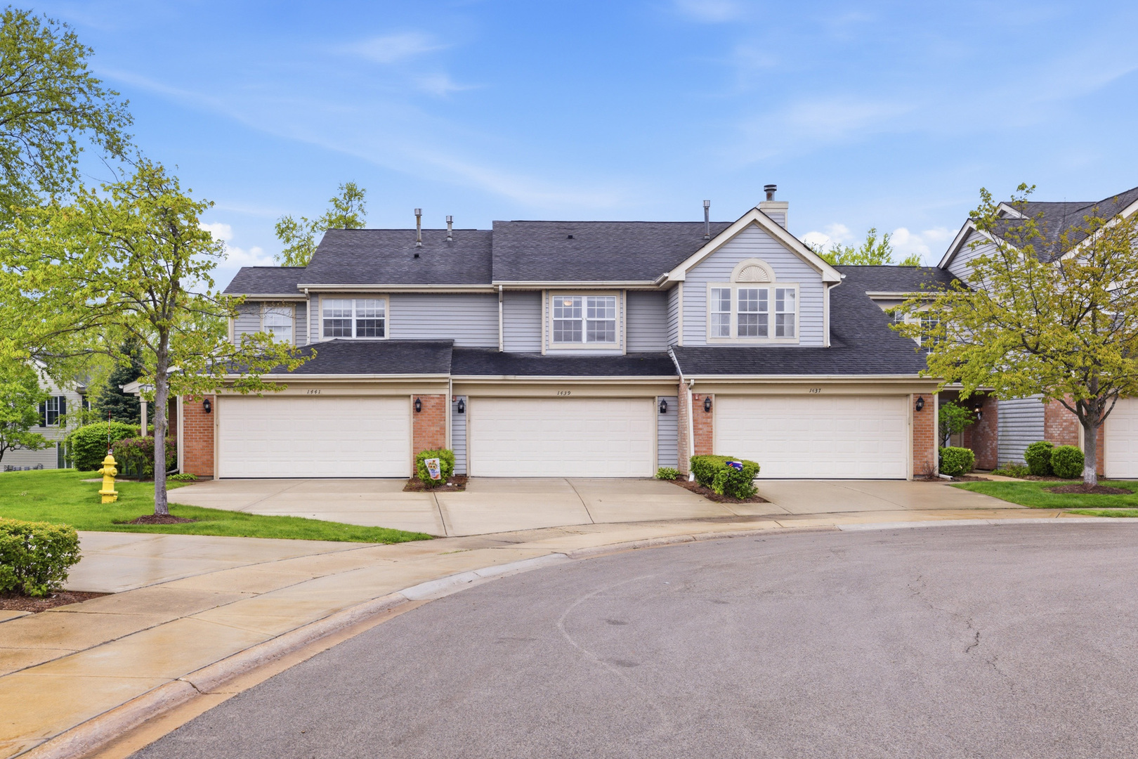 1441 GREENS Court #B, Glendale Heights, IL 60139