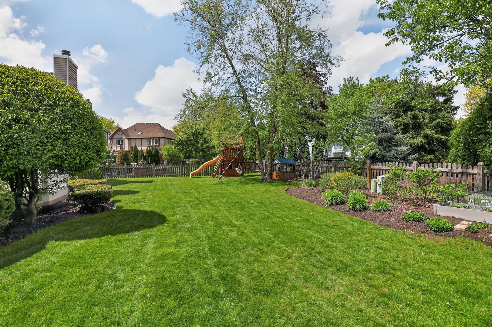 2815 Carriage Way, Aurora, IL 60504