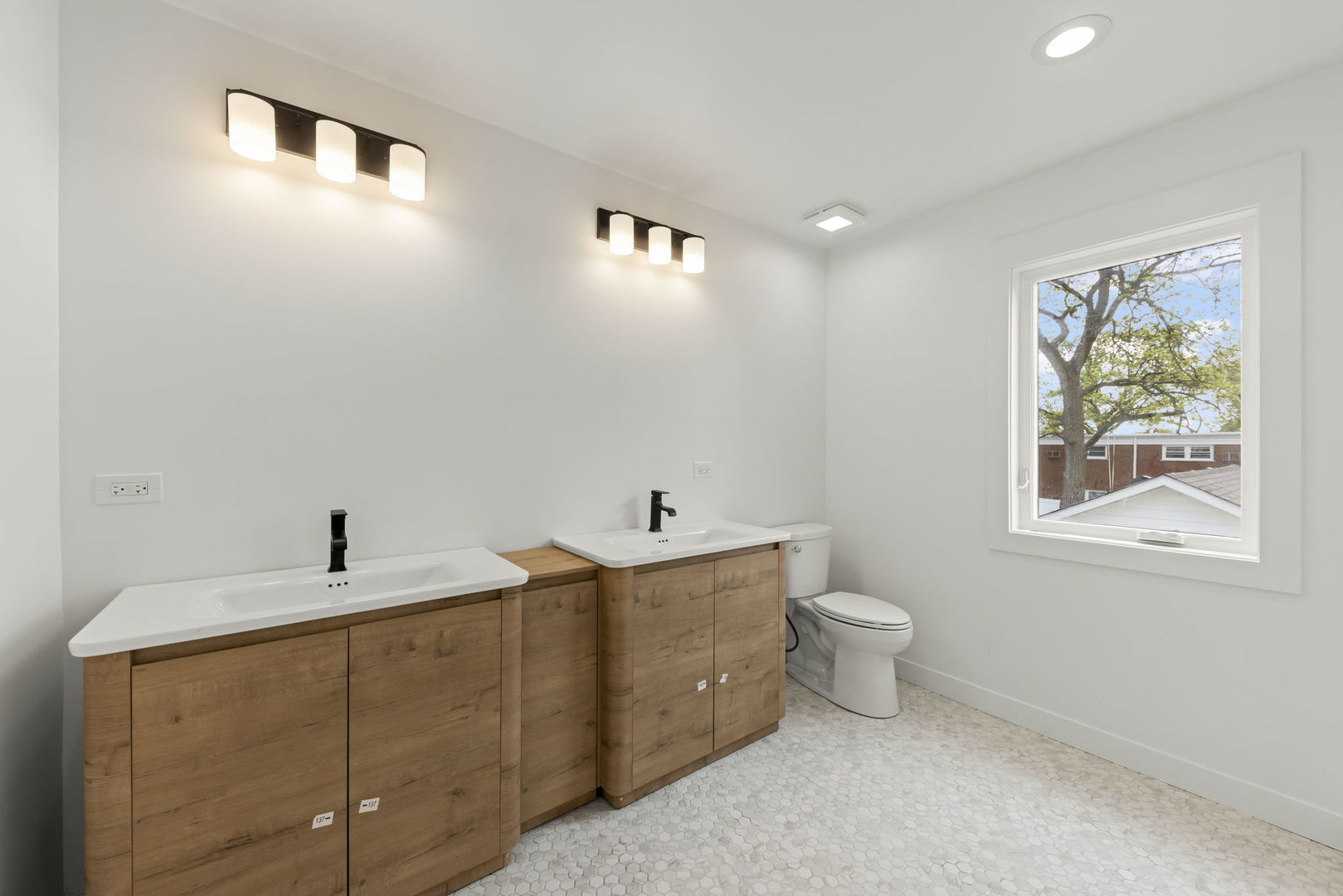 118 N President Street, Wheaton, IL 60187