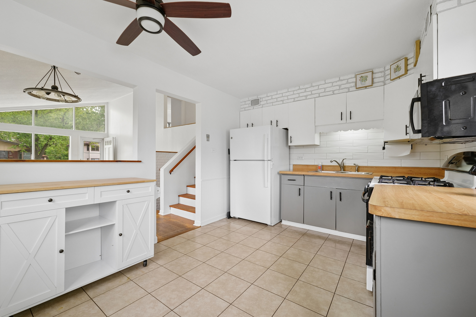 324 Mission Avenue, Villa Park, IL 60181