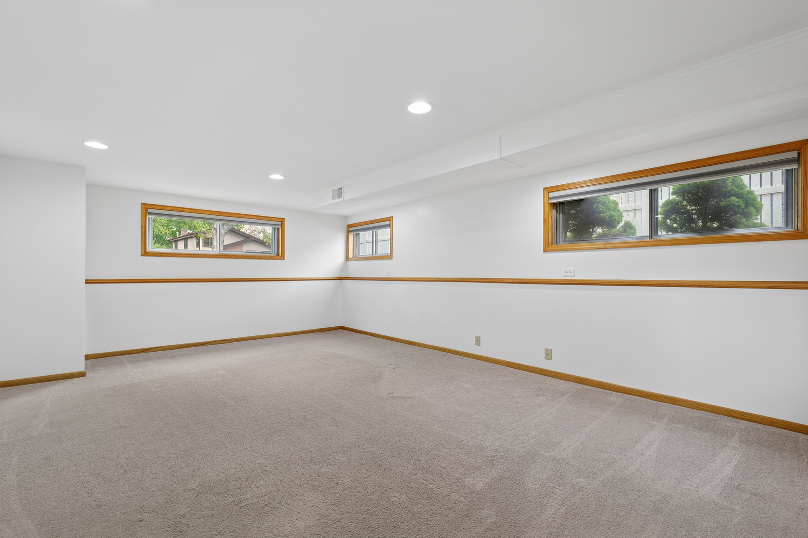 324 Mission Avenue, Villa Park, IL 60181