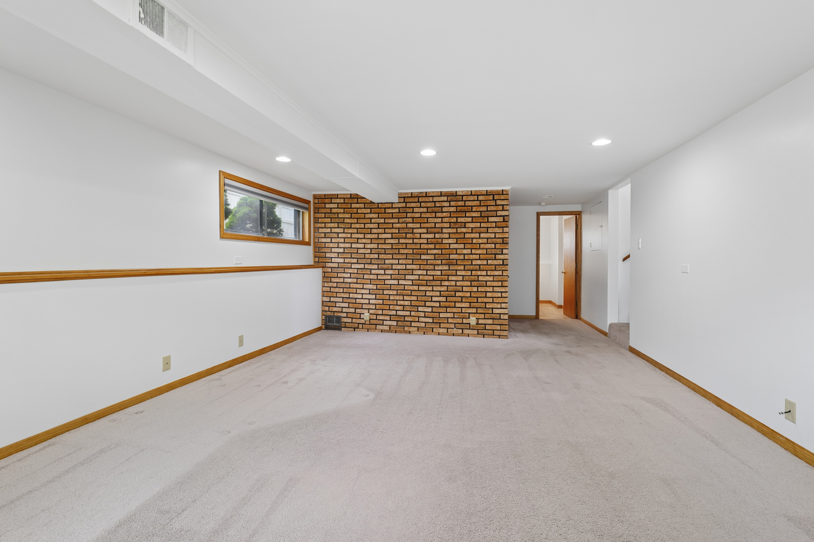 324 Mission Avenue, Villa Park, IL 60181