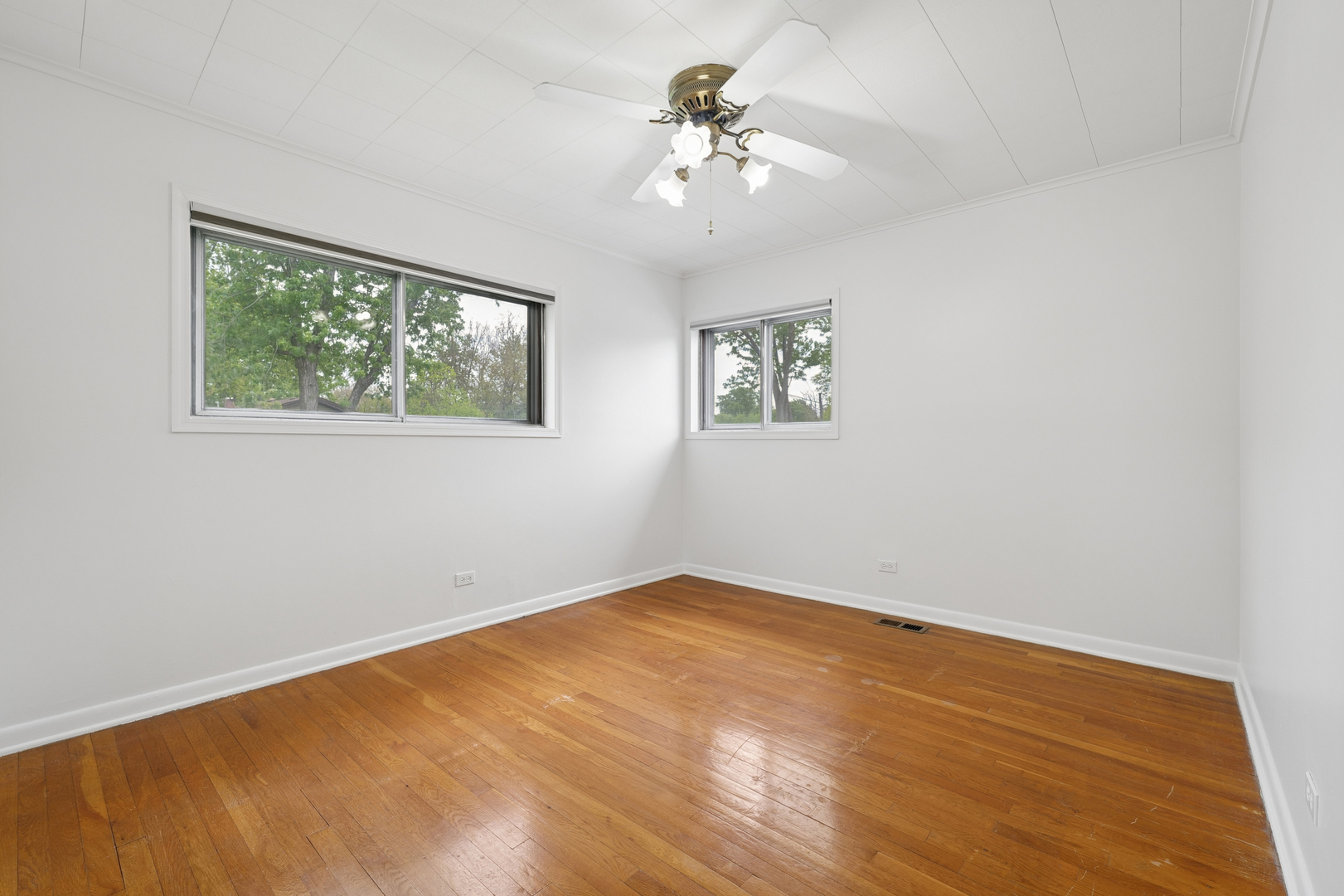 324 Mission Avenue, Villa Park, IL 60181