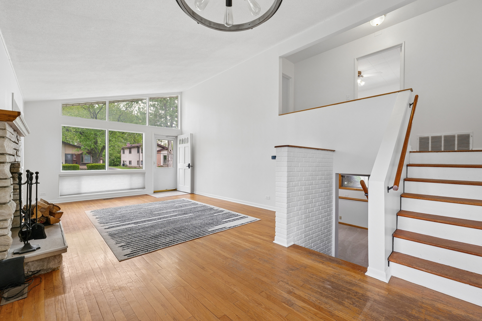 324 Mission Avenue, Villa Park, IL 60181