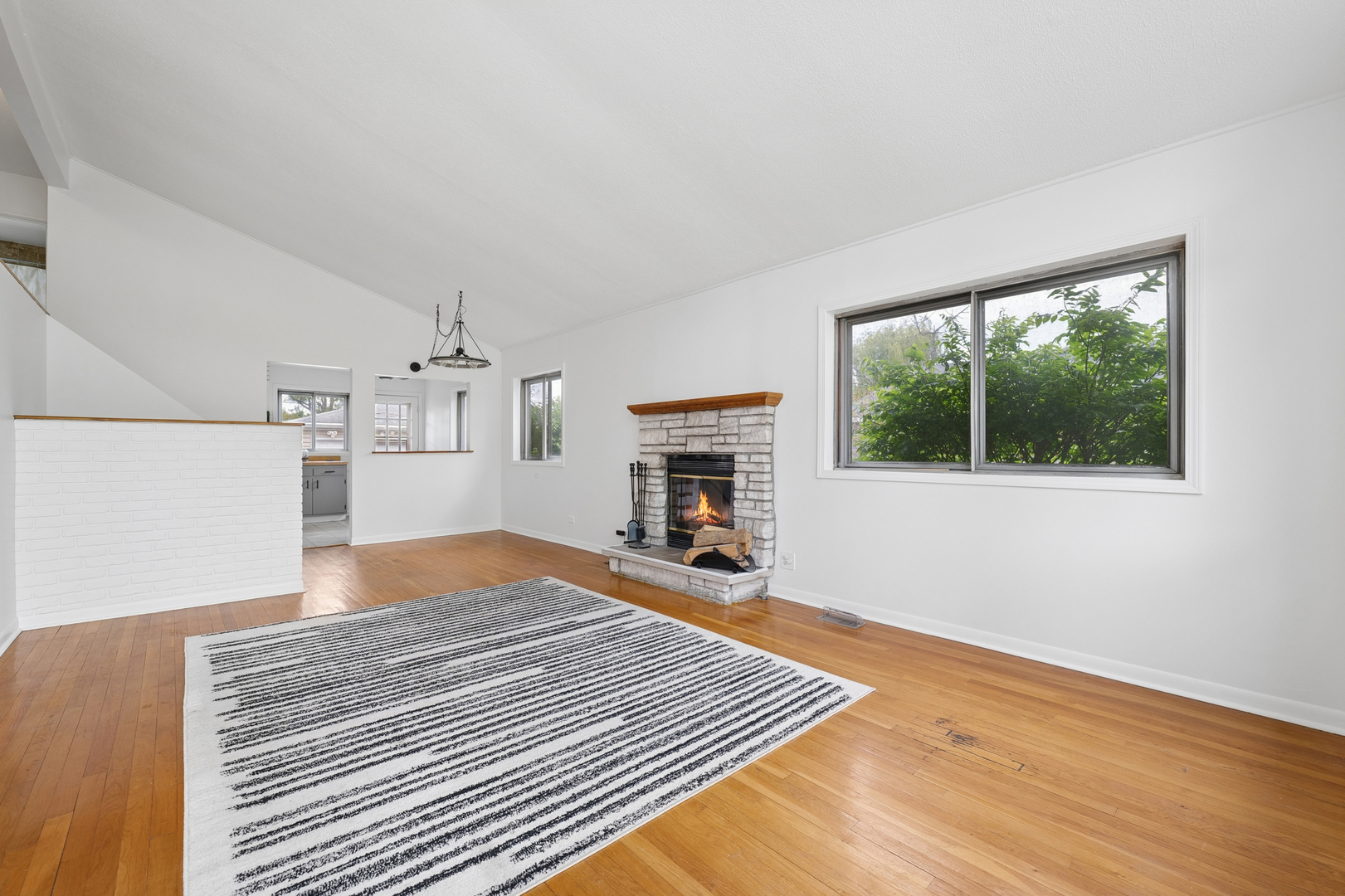 324 Mission Avenue, Villa Park, IL 60181