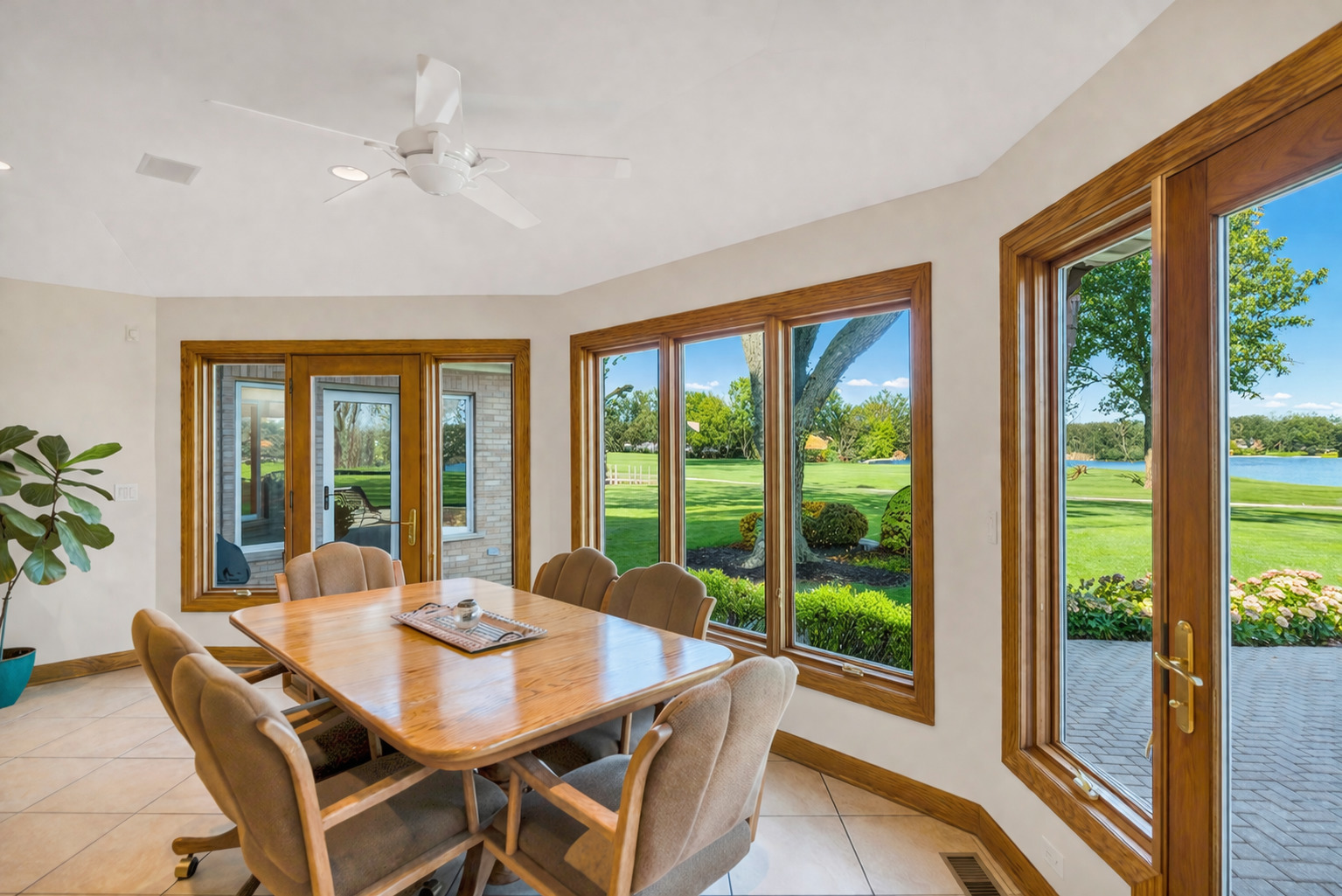 2321 Coach Road, Long Grove, IL 60047