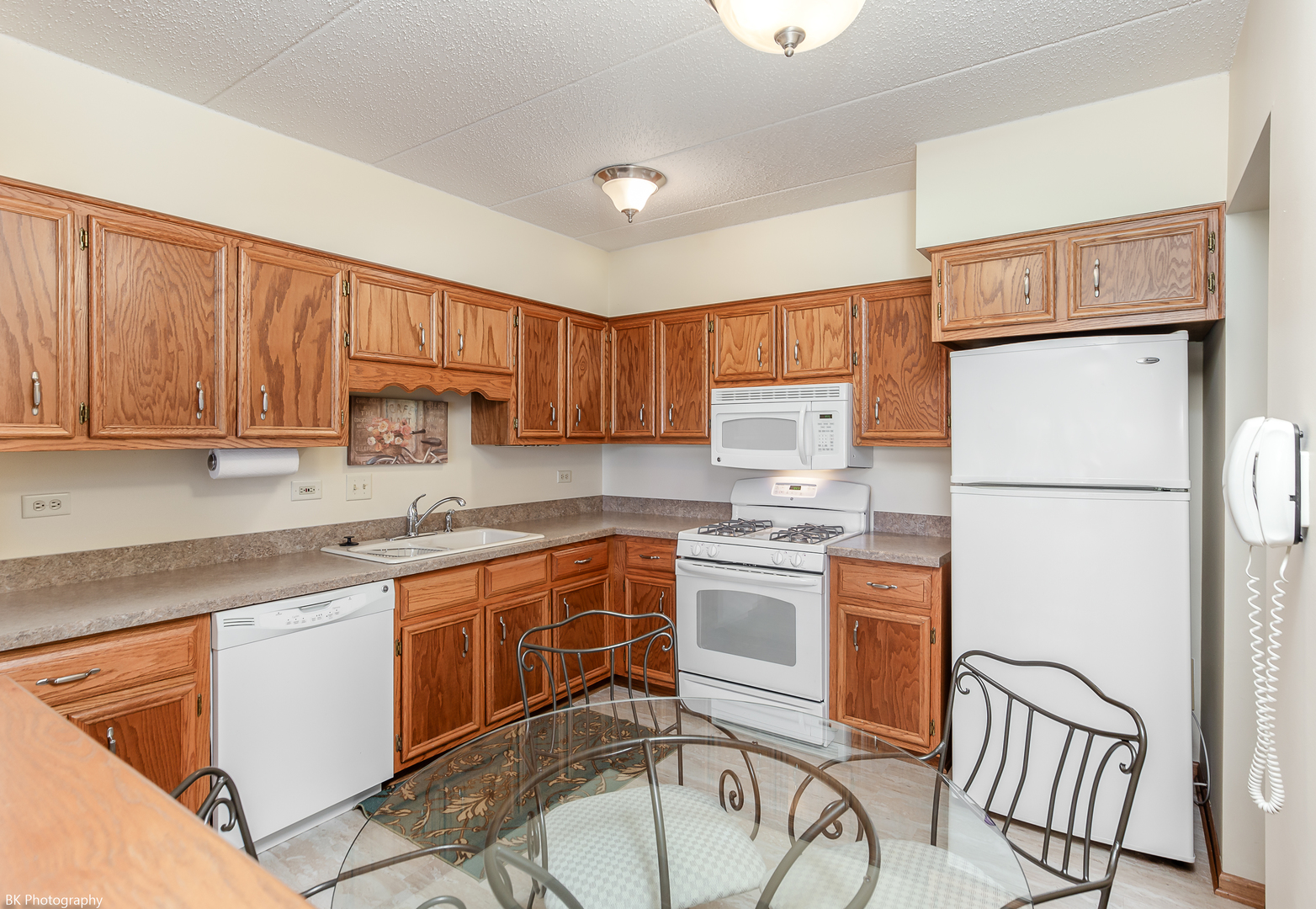 5031 Circle Drive #207, Crestwood, IL 60418