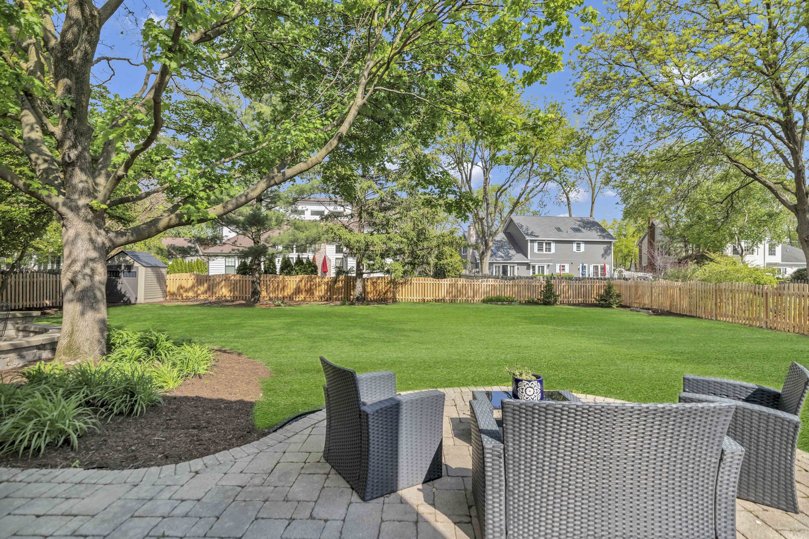 2045 Somerset Lane, Wheaton, IL 60189