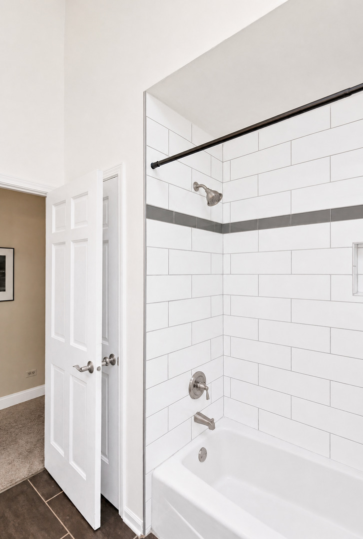 2045 Somerset Lane, Wheaton, IL 60189