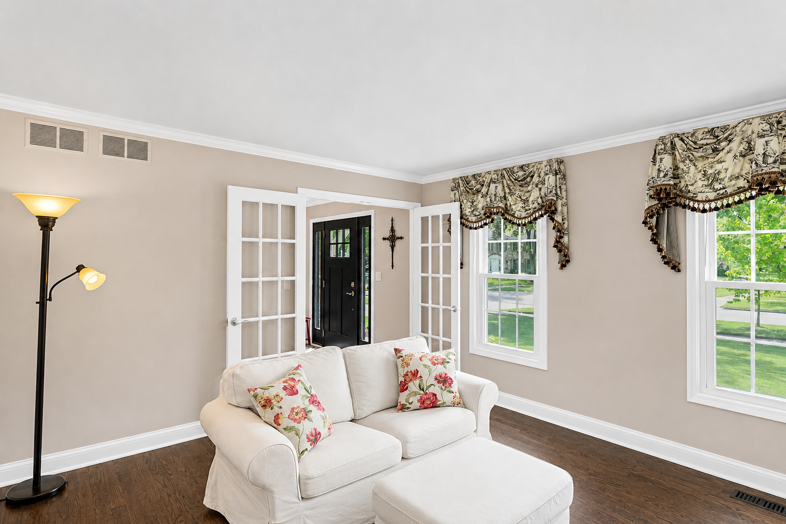 2045 Somerset Lane, Wheaton, IL 60189