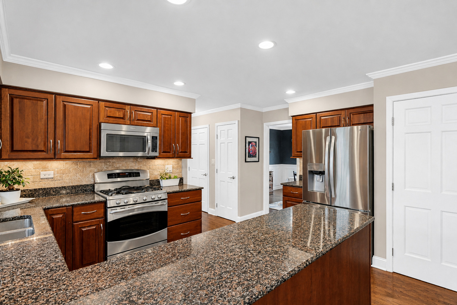 2045 Somerset Lane, Wheaton, IL 60189
