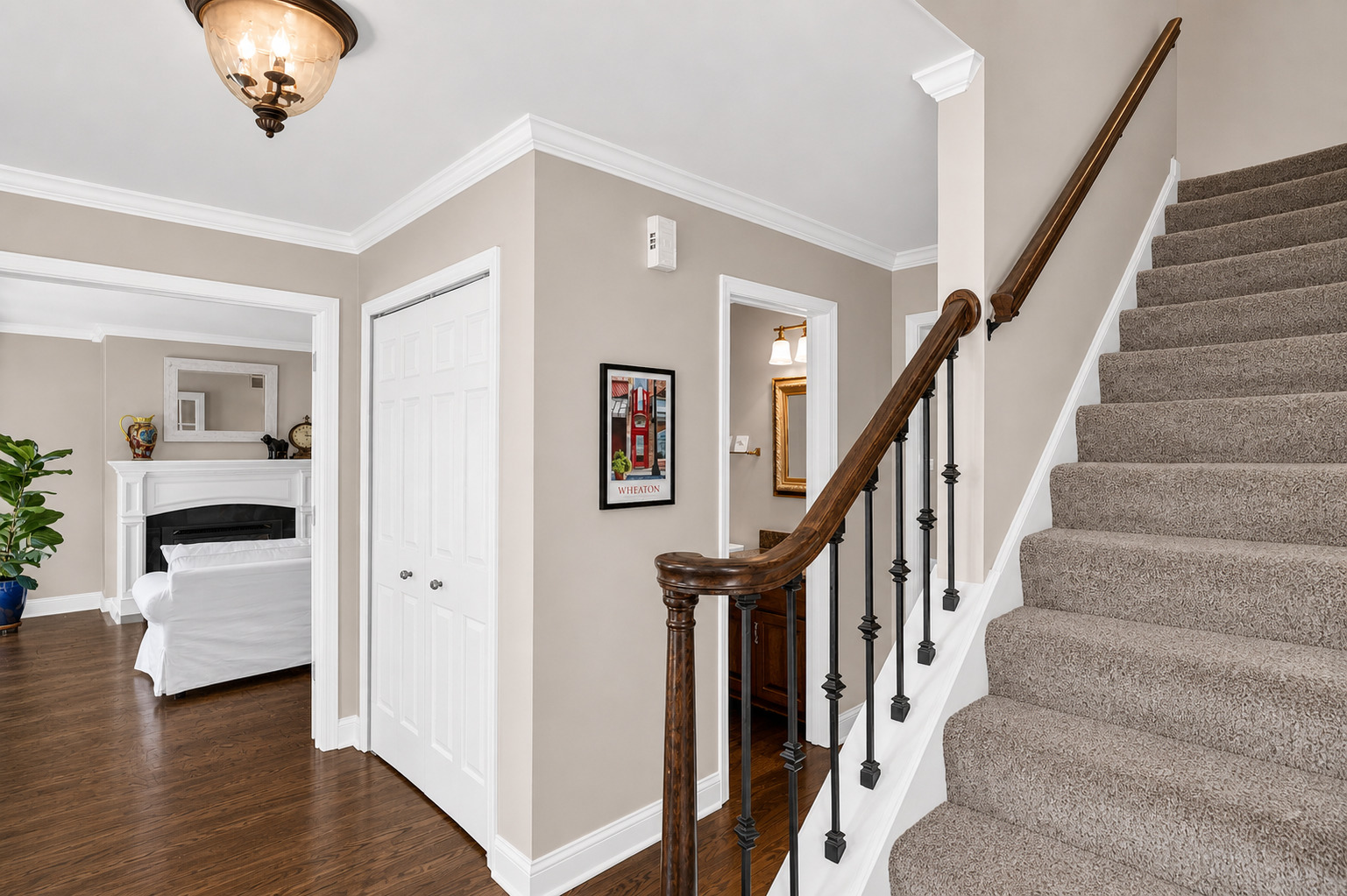 2045 Somerset Lane, Wheaton, IL 60189