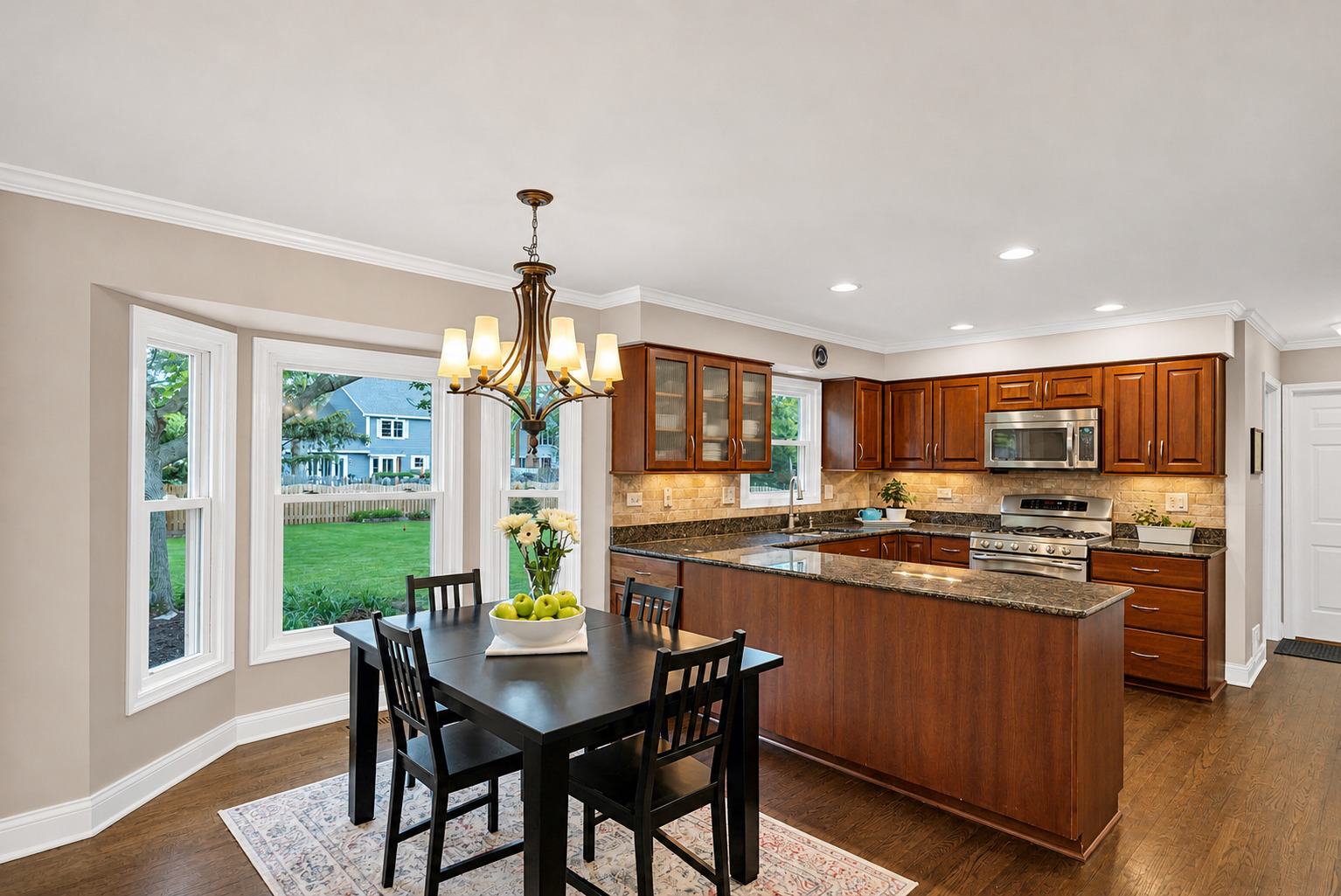 2045 Somerset Lane, Wheaton, IL 60189