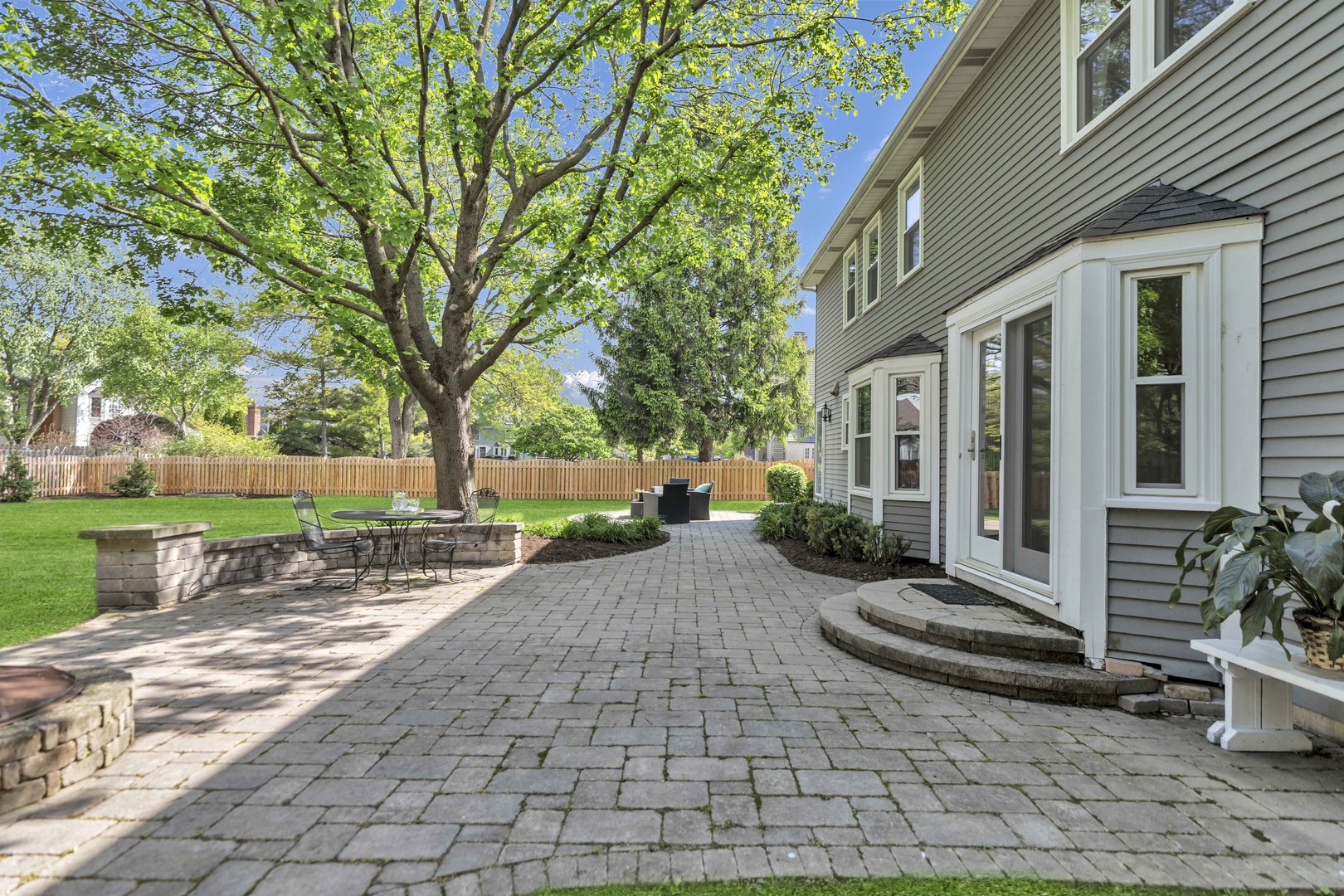 2045 Somerset Lane, Wheaton, IL 60189