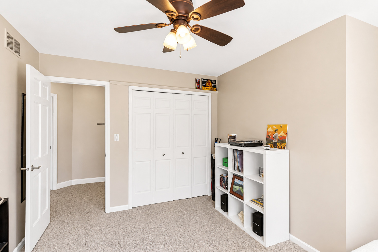 2045 Somerset Lane, Wheaton, IL 60189