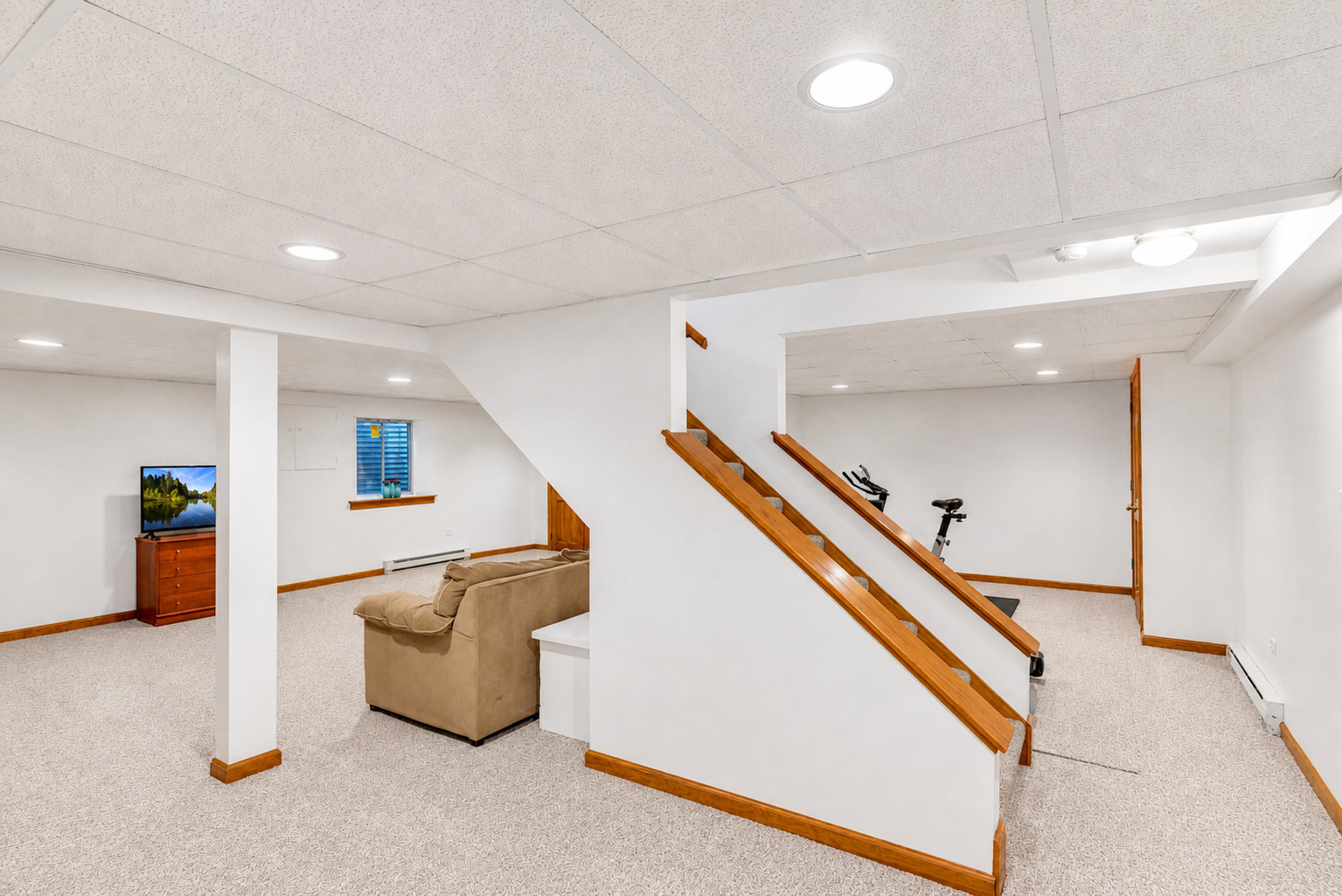 2045 Somerset Lane, Wheaton, IL 60189