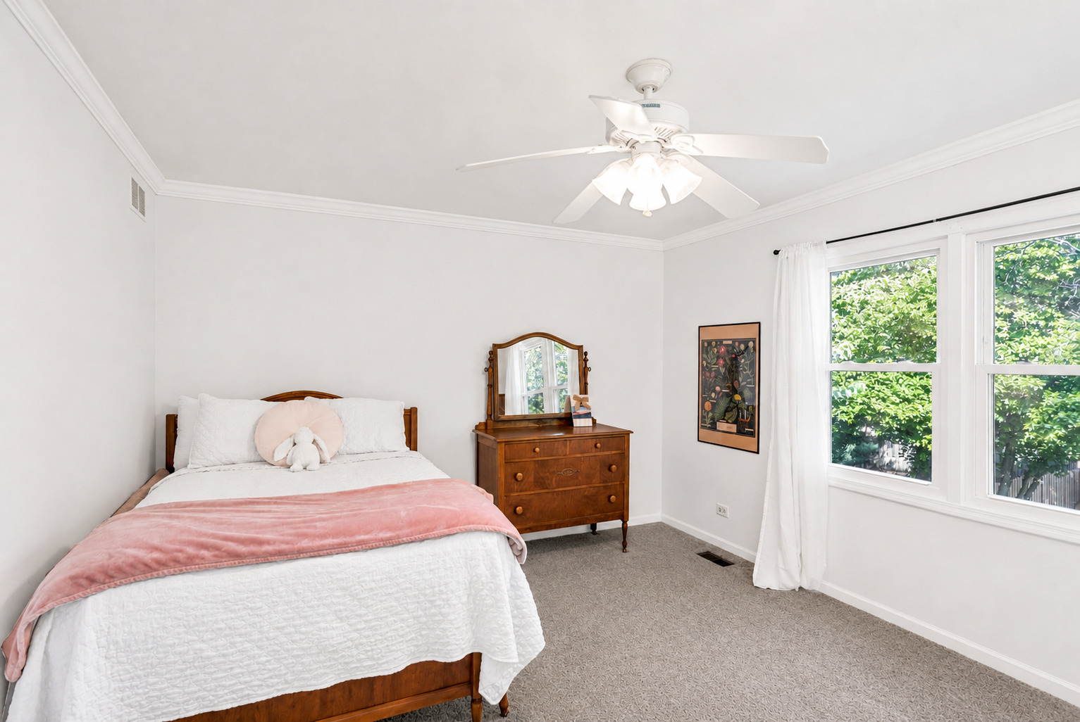2045 Somerset Lane, Wheaton, IL 60189
