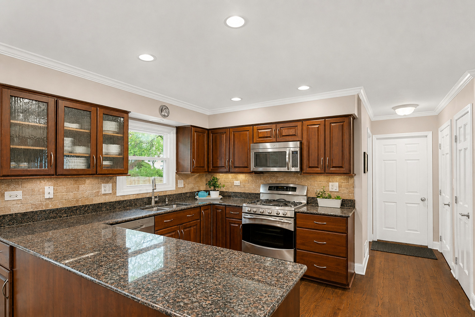 2045 Somerset Lane, Wheaton, IL 60189